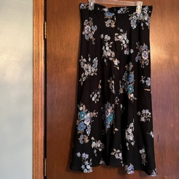 Agapo Navy Size 14 striped flowered skirt - Picture 1 of 2